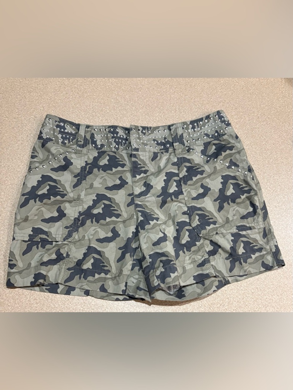 INC International Concepts Men's Camo Cargo Shorts - Green & Black
